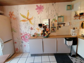 
                                                                                        Location
                                                                                         Charmant appartement avec espace extérieur (loyer tout inclus)