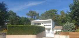 
                                                                                        Location
                                                                                         Charmant appartement avec piscine chauffée