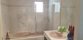 
                                                                                        Location
                                                                                         Charmant appartement avec piscine chauffée