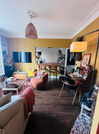 
                                                                                        Location
                                                                                         Charmant appartement avec toit-terrasse à Montreuil  ChatGPT a dit : ChatGPT (loyer tout inclus)