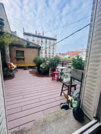 
                                                                                        Location
                                                                                         Charmant appartement avec toit-terrasse à Montreuil  ChatGPT a dit : ChatGPT (loyer tout inclus)