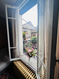 
                                                                                        Location
                                                                                         Charmant appartement avec toit-terrasse à Montreuil  ChatGPT a dit : ChatGPT (loyer tout inclus)