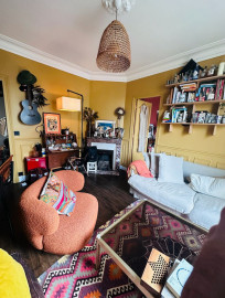 
                                                                                        Location
                                                                                         Charmant appartement avec toit-terrasse à Montreuil  ChatGPT a dit : ChatGPT (loyer tout inclus)