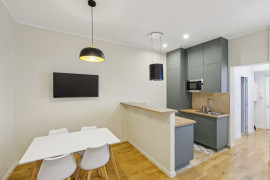Location
Charmant appartement de 36m² entièrement rénové dans un quartier bien desservi (loyer tout inclus)