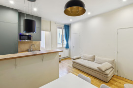 Location
Charmant appartement de 36m² entièrement rénové dans un quartier bien desservi (loyer tout inclus)