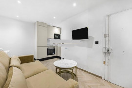Location
Charmant Appartement rénové, calme et proche bois de Vincennes, à 4min du Métro (loyer tout inclus)