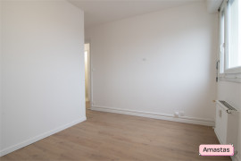 
                                                                                        Location
                                                                                         Charmant appartement rénové de 3 pièces proches commerces écoles et axes routiers