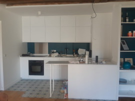 Location
Charmant appartement rénové donnant sur jardin privé, au calme - 50m Notre dame - 1 chambre séparée, 1 salon, 1 bureau (loyer tout inclus)