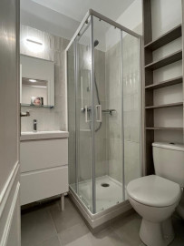 Location
Charmant appartement rénové donnant sur jardin privé, au calme - 50m Notre dame - 1 chambre séparée, 1 salon, 1 bureau (loyer tout inclus)