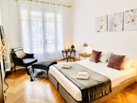 Location
Charmant grand 2 pièces 65m2 center5 min de la plage 1 chambre séparée (loyer tout inclus)