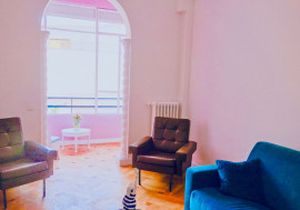 Location
Charmant grand 2 pièces 65m2 center5 min de la plage 1 chambre séparée (loyer tout inclus)