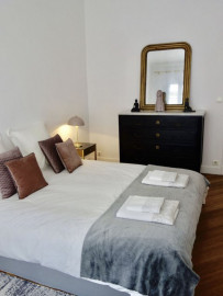 Location
Charmant grand 2 pièces 65m2 center5 min de la plage 1 chambre séparée (loyer tout inclus)
