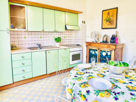 Location
Charmant grand 2 pièces 65m2 center5 min de la plage 1 chambre séparée (loyer tout inclus)