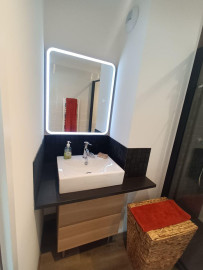 
                                                                                        Location
                                                                                         Charmant petit Loft sous toit centre Nantes