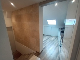 
                                                                                        Location
                                                                                         Charmant petit Loft sous toit centre Nantes