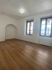 
                                                                                        Location
                                                                                         Charmant studio 30m² plein centre de Saint-Étienne