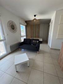 
                                                                                        Location
                                                                                         Charmant studio avec coin nuit séparé