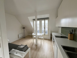 Location
Charmant Studio avec Vue sur la Tour Eiffel à La Muette, Paris 16ème (loyer tout inclus)