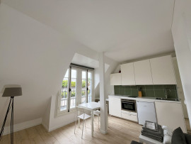 Location
Charmant Studio avec Vue sur la Tour Eiffel à La Muette, Paris 16ème (loyer tout inclus)