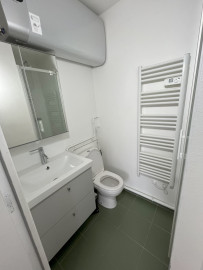 Location
Charmant Studio avec Vue sur la Tour Eiffel à La Muette, Paris 16ème (loyer tout inclus)
