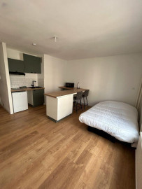 
                                                                                        Location
                                                                                         Charmant studio meublé 27m²