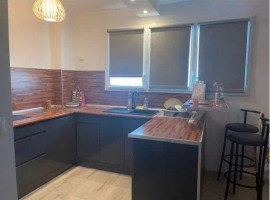
                                                                                        Location
                                                                                         Charmant studio meublé 30m² entièrement rénové