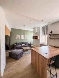 
                                                                                        Location
                                                                                         Charmant studio meublé 34m² rénové