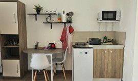 
                                                                                        Location
                                                                                         Charmant studio meublé, entièrement neuf