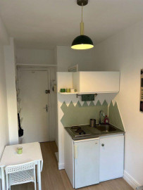 
                                                                                        Location
                                                                                         Charmant studio refait à neuf