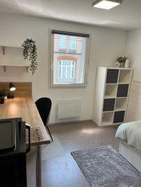 
                                                                                        Location
                                                                                         Charmant studio rénové 19m² secteur Vauban