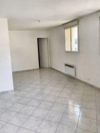 
                                                                                        Location
                                                                                         Charmant T2 rénové avec cuisine ouverte