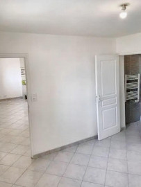 
                                                                                        Location
                                                                                         Charmant T2 rénové avec cuisine ouverte