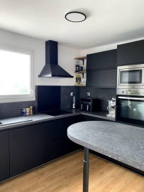 
                                                                                        Location
                                                                                         Charmant T3 lumineux, calme et tout équipé de 73m²