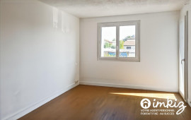 Vente
                                                                                Charmant T4 traversant balcons, cave, au calme