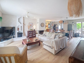 
                                                                                        Vente
                                                                                         Charmante maison à Artigues-près-Bordeaux