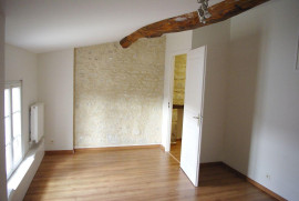 
                                                                                        Location
                                                                                         Charmante maison de village