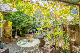 
                                                                                        Vente
                                                                                         Charmante maison de village, cours privatives