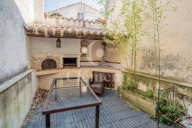 
                                                                                        Vente
                                                                                         Charmante maison de village, cours privatives