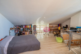 
                                                                                        Vente
                                                                                         Charmante maison de village, cours privatives