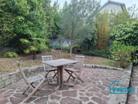 
                                                                                        Vente
                                                                                         Charmante maison familiale à proximité du centre-ville