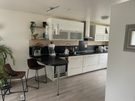 Location
Charmante maison meublée, idéale pour une famille (loyer tout inclus)