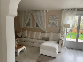 Location
Charmante maison meublée, idéale pour une famille (loyer tout inclus)