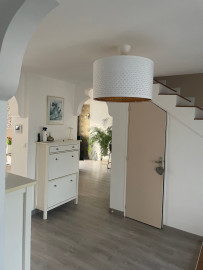 Location
Charmante maison meublée, idéale pour une famille (loyer tout inclus)