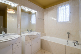
                                                                                        Vente
                                                                                         Charmante Villa au calme - Bron