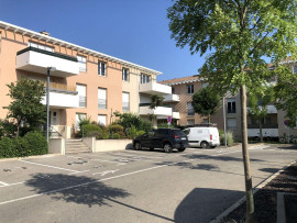 
                                                                                        Location
                                                                                         CHARME et LUMIERE