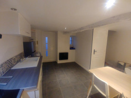 
                                                                                        Vente
                                                                                         CHARME & RENTABILITÉ – MAISON DE VILLE EN PIERRE RÉNOVÉE - 93280€