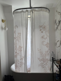 
                                                                                        Location
                                                                                         Charment apprt (loyer tout inclus)