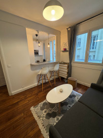 Location
Charming renovated studio in the 16th arrondissement - sought-after, quiet area with good transport links (loyer tout inclus)
