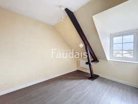 
                                                                                        Location
                                                                                          COEUR CENTRE VILLE