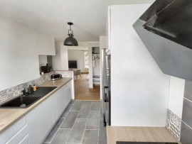 
                                                                                        Location
                                                                                         Colocation idéale : appartement lumineux, balcon